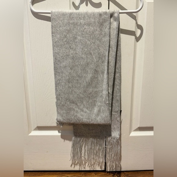 NWT ALPACA CAMARGO woven alpaca blend grey scarf - Picture 3 of 4